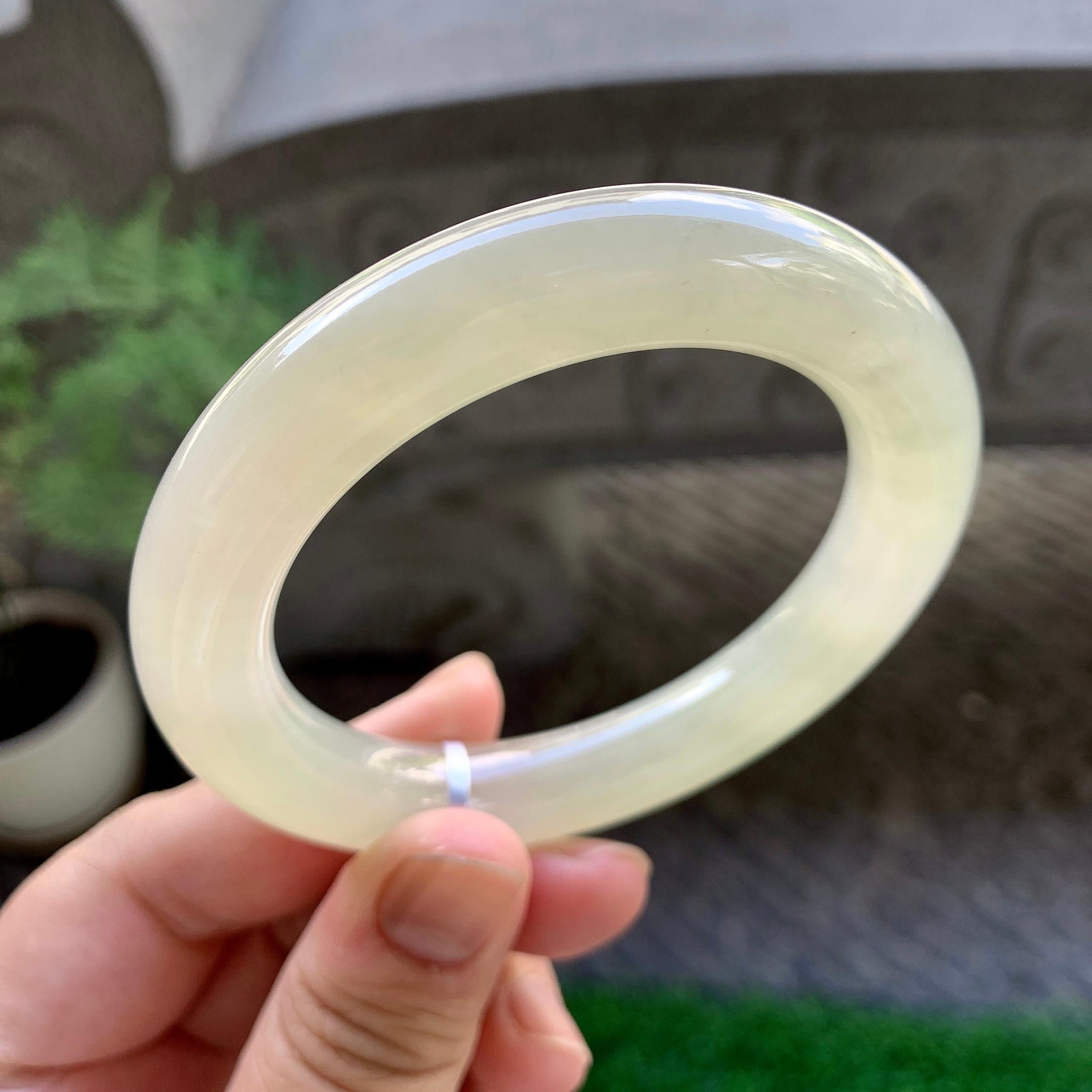 糯冰种黄翡圆条手镯（54.8mm）（yc229797）