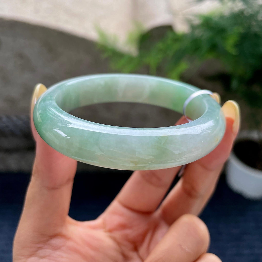 细糯种带底色飘绿花正圈平安镯54.6圈 天然缅甸A货翡翠（yc489149）