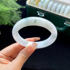 糯冰种春底飘花正圈翡翠手镯（56mm）（yc019404）