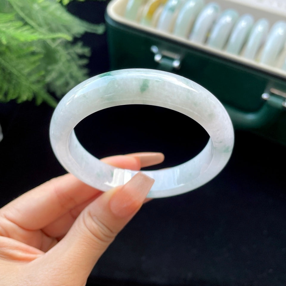 糯冰种春底飘花正圈翡翠手镯（56mm）（yc019404）