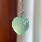 18k金扣冰种晴绿底翡翠桃子（yc261409）