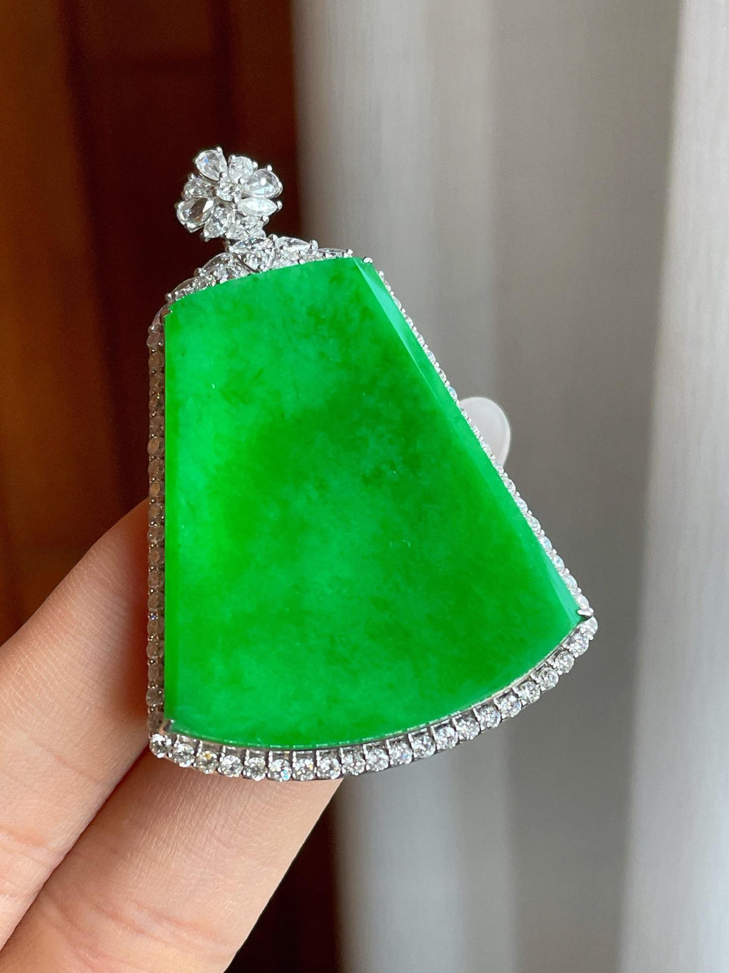 18k金镶糯冰种满绿翡翠无事牌（yc258420）