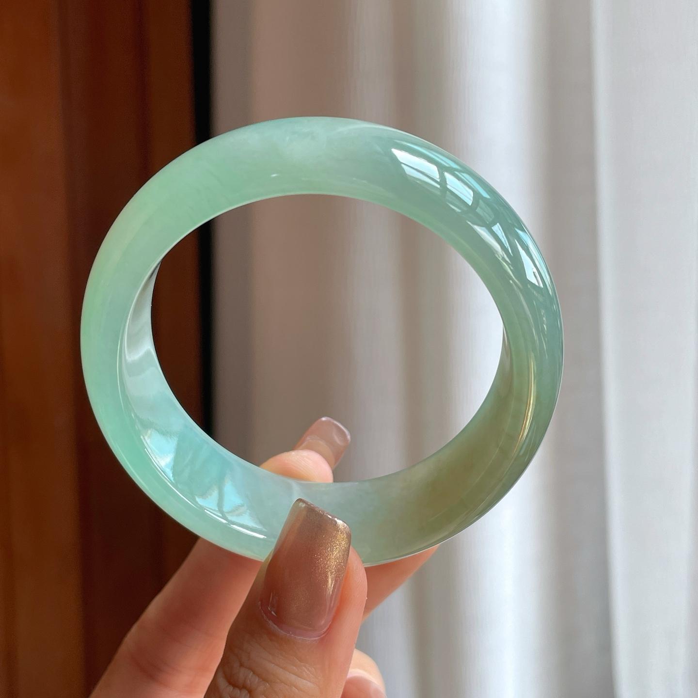 糯冰晴底宽版翡翠平安镯（56mm）（yc373874）