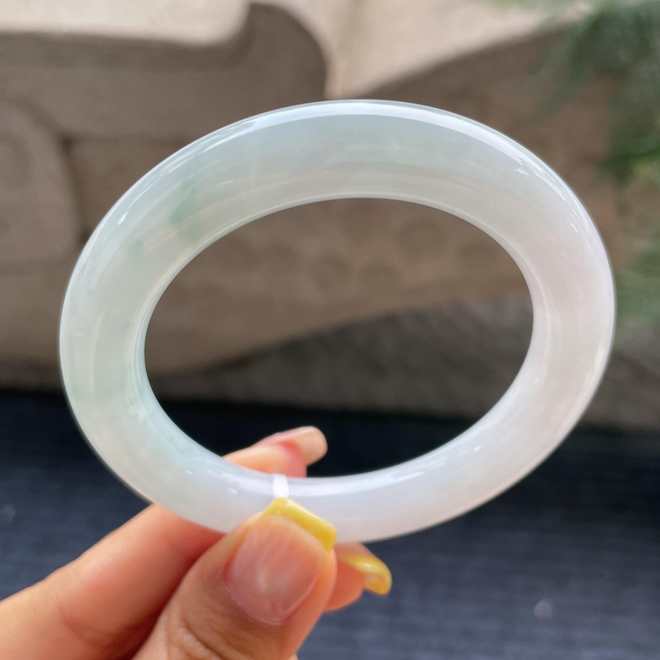 小圈口    细糯种飘花圆条手镯53.6圈     天然缅甸A货翡翠（yc371523）