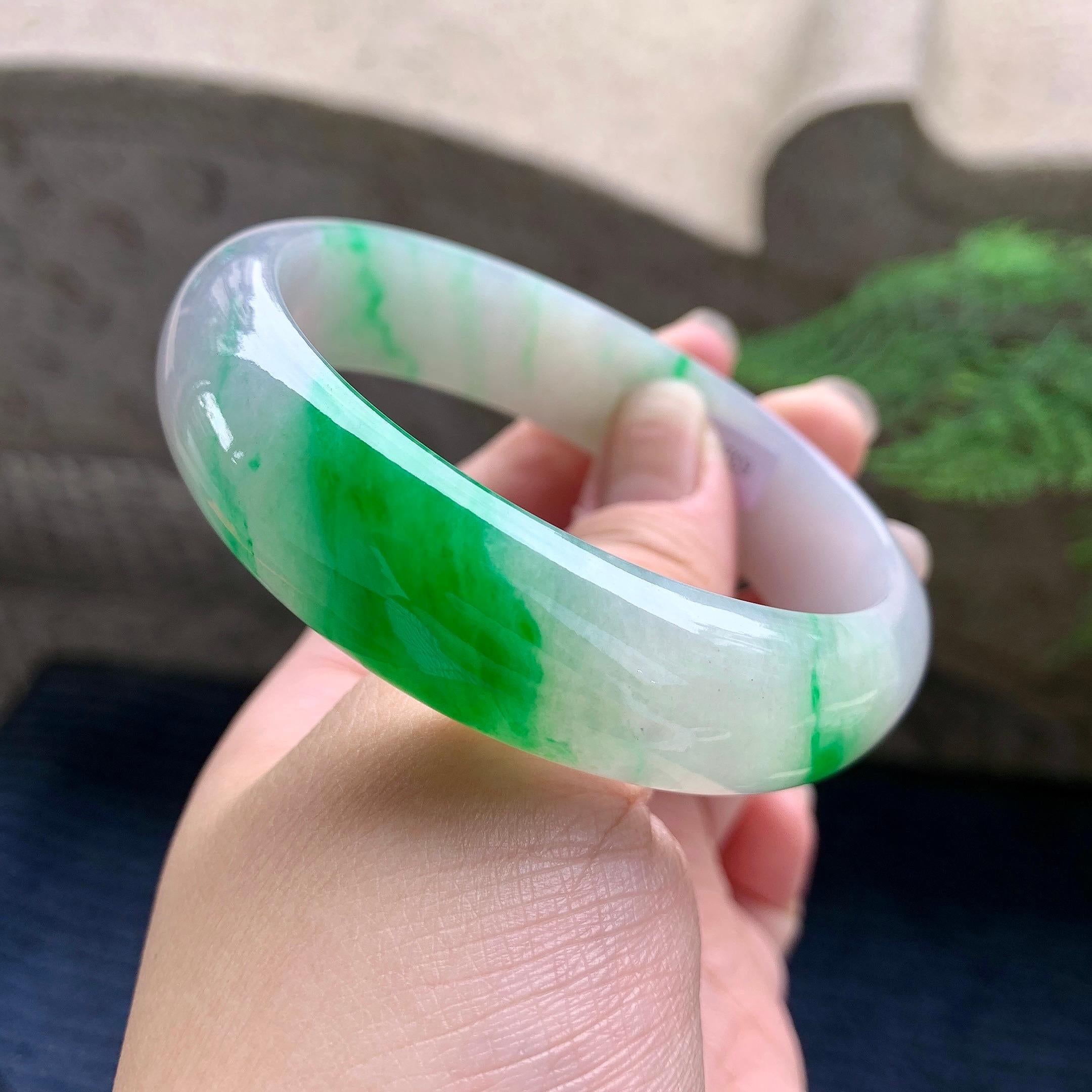 糯冰种飘阳绿宽版轮胎手镯（60.3mm）（yc254106）