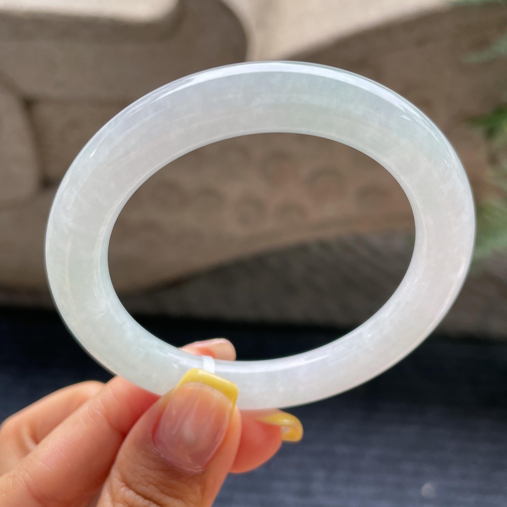 小细条    细糯种淡晴底圆条手镯53.8圈     天然缅甸A货翡翠（yc371526）