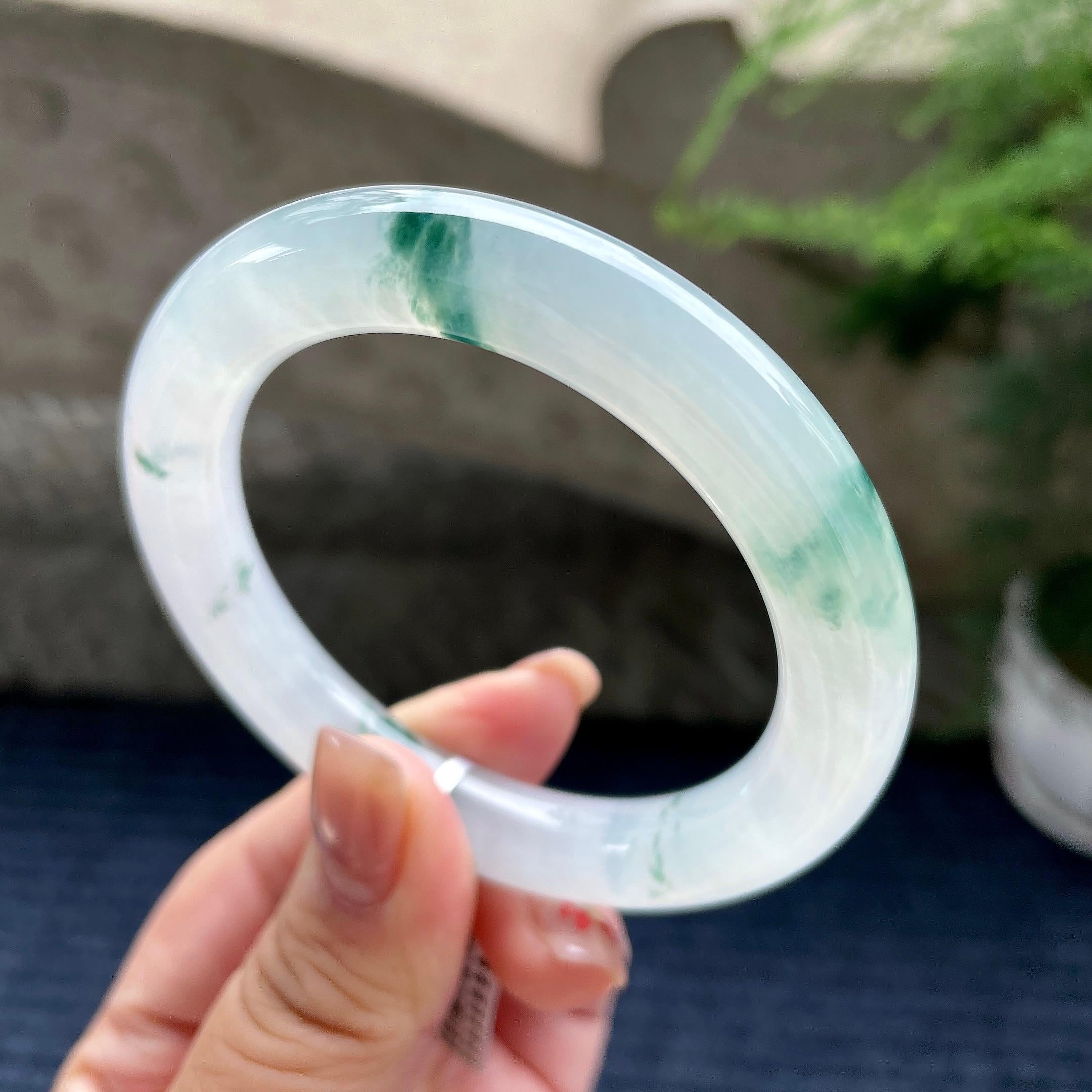 糯冰种飘蓝绿花圆条手镯55圈口   天然缅甸A货翡翠（yc350665）