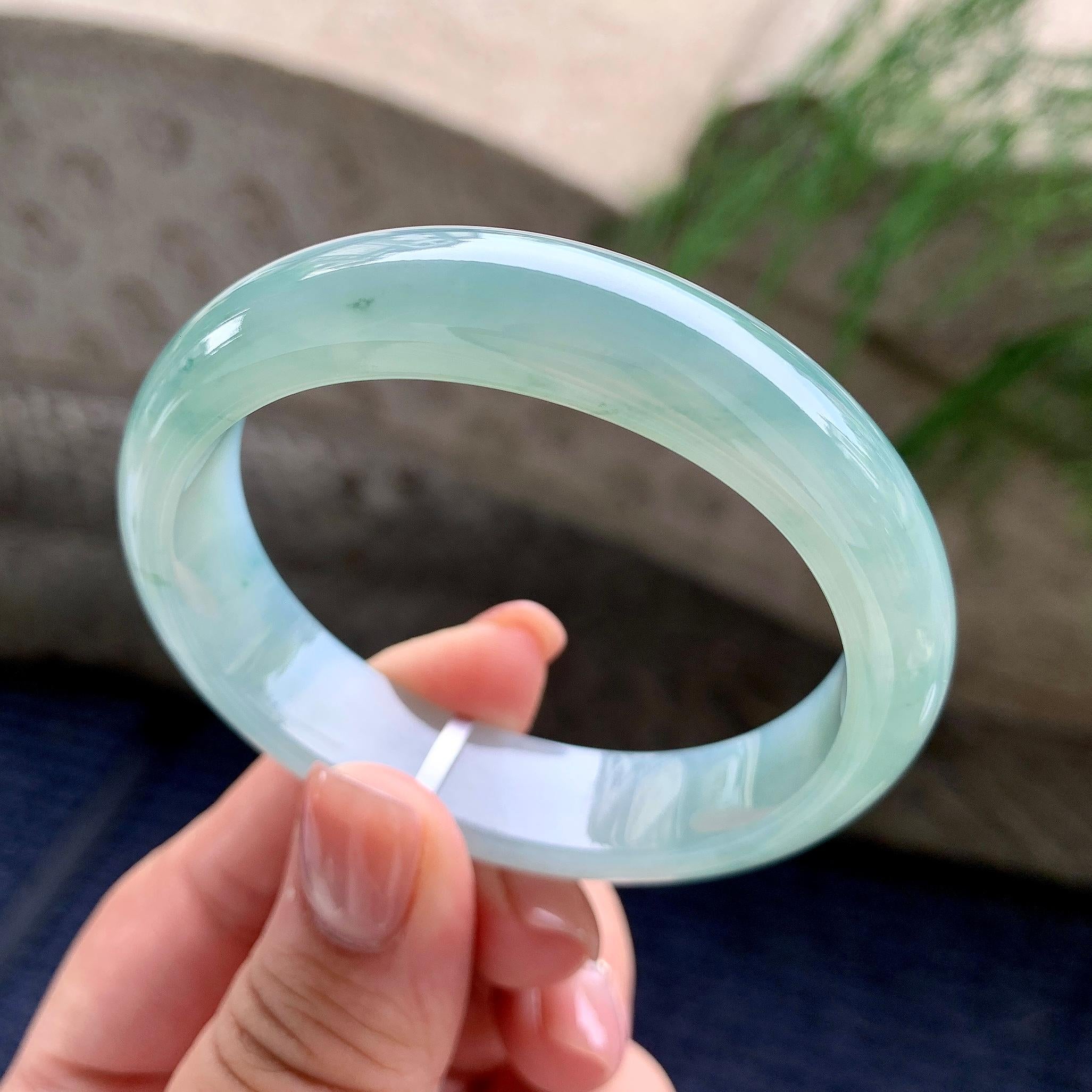糯冰种蓝底飘蓝花贵妃手镯 54.6圈口 天然缅甸A货翡翠（yc481968）