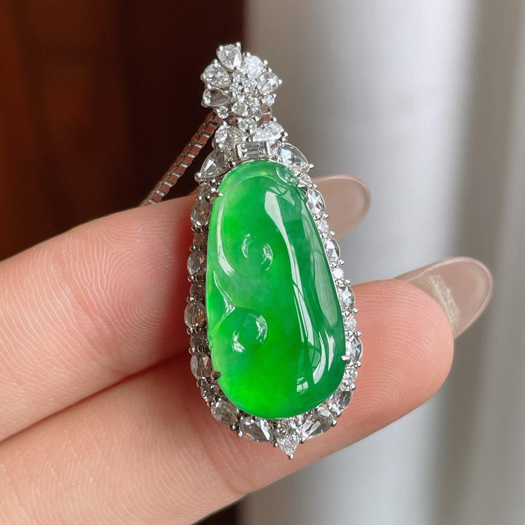 18k金镶冰种满绿翡翠如意（yc239344）