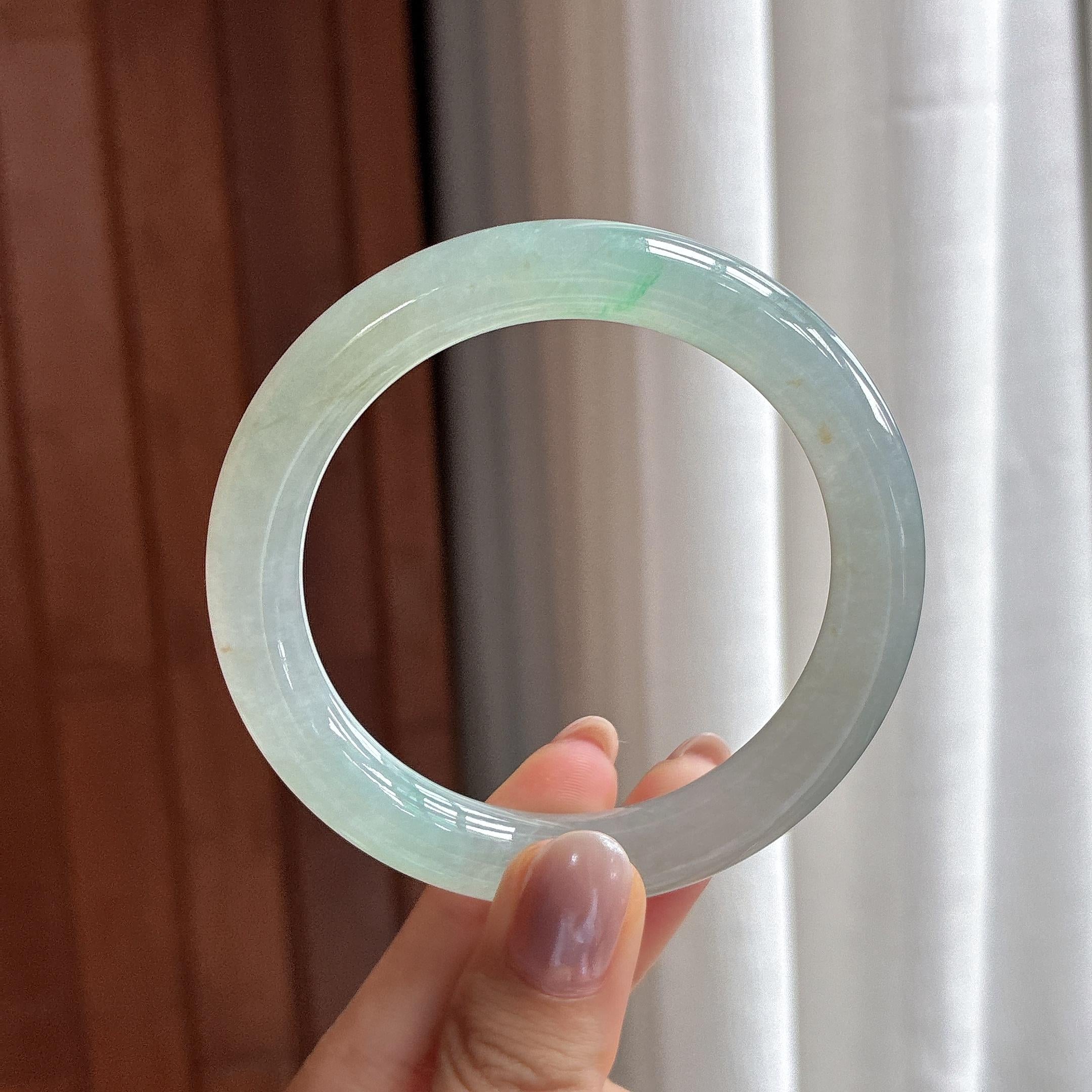 糯冰飘一抹绿圆条手镯 55圈 天然缅甸A货翡翠（yc497836）