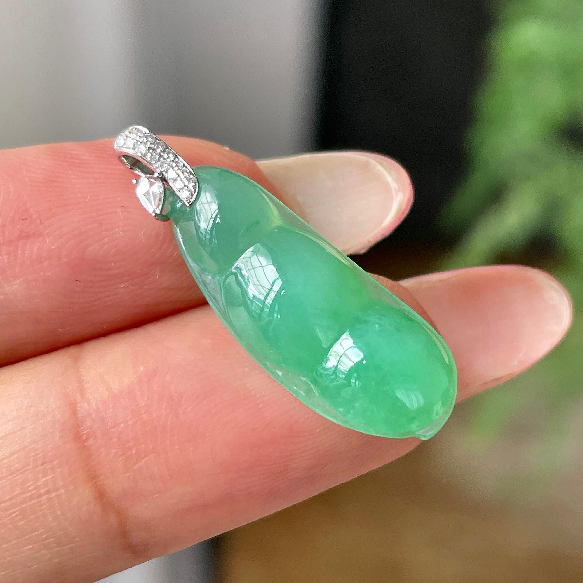 18k金镶糯冰种满绿福豆吊坠        天然缅甸A货翡翠（yc443502）