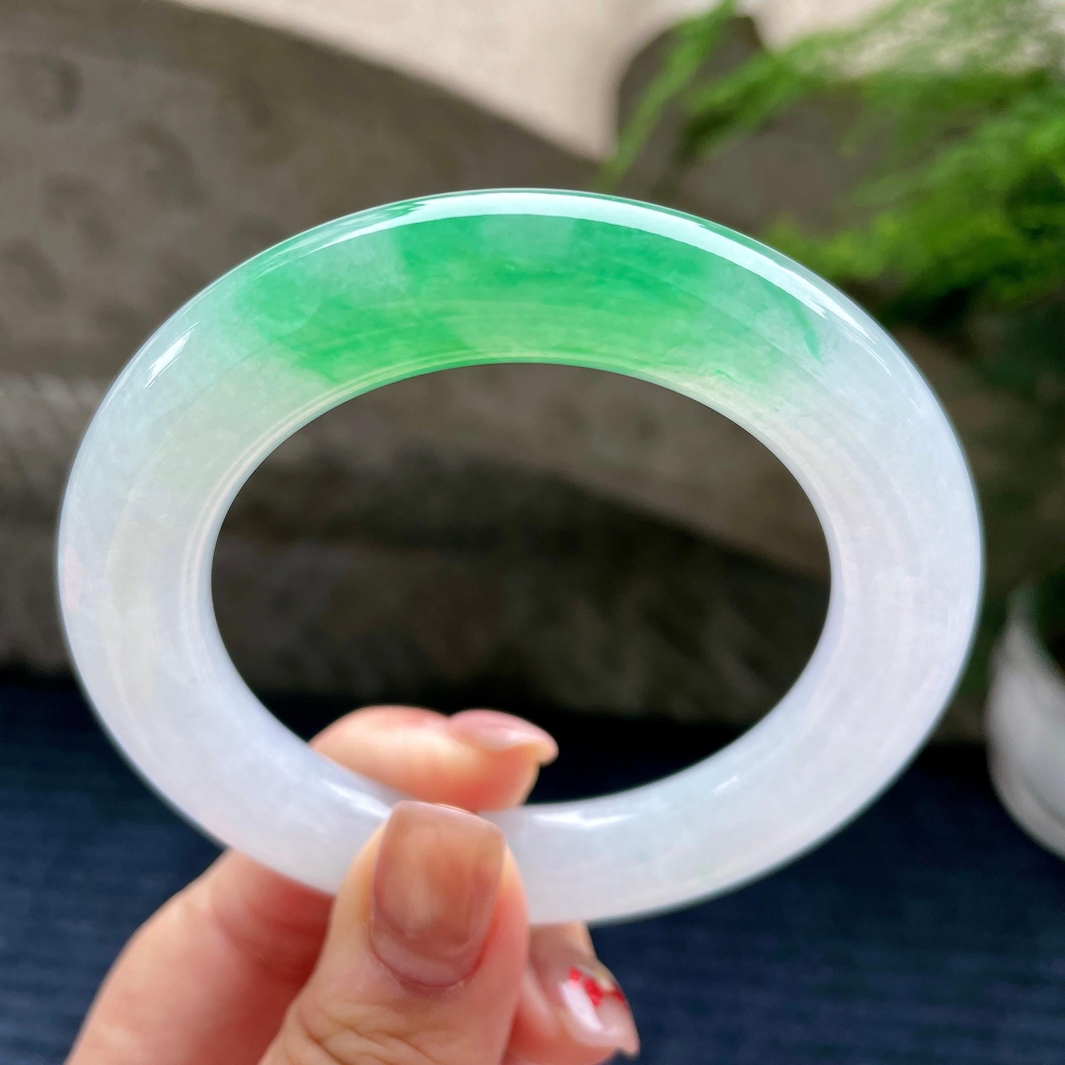 糯冰种飘阳绿圆条手镯55.5圈口 天然缅甸A货翡翠（yc350658）