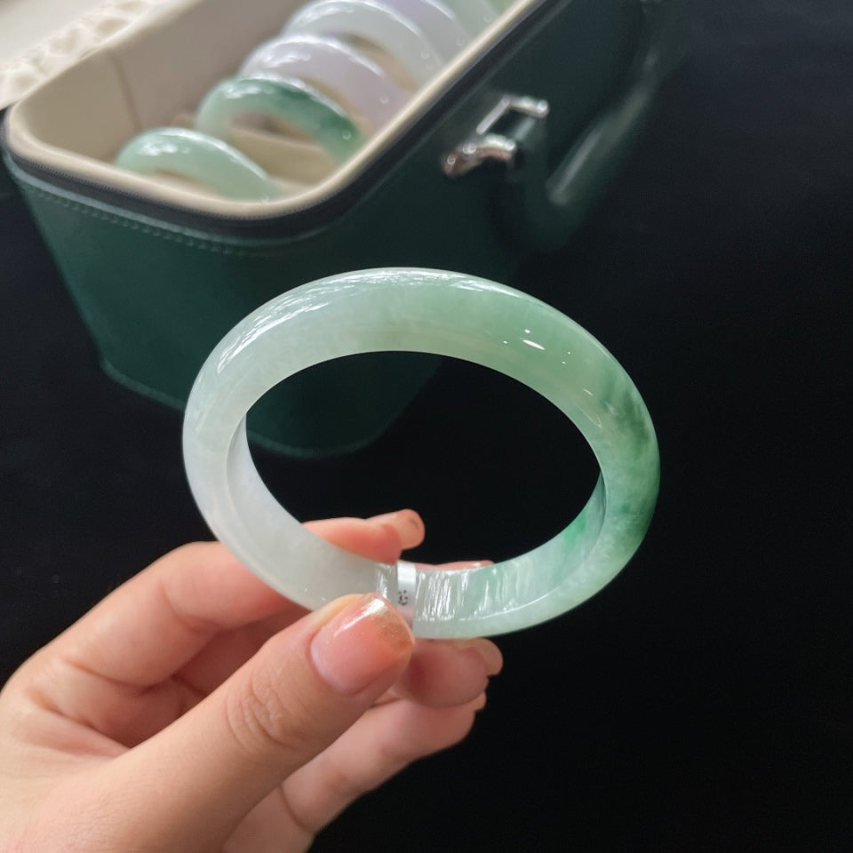 糯冰飘花正圈翡翠手镯（56mm）（yc019441）