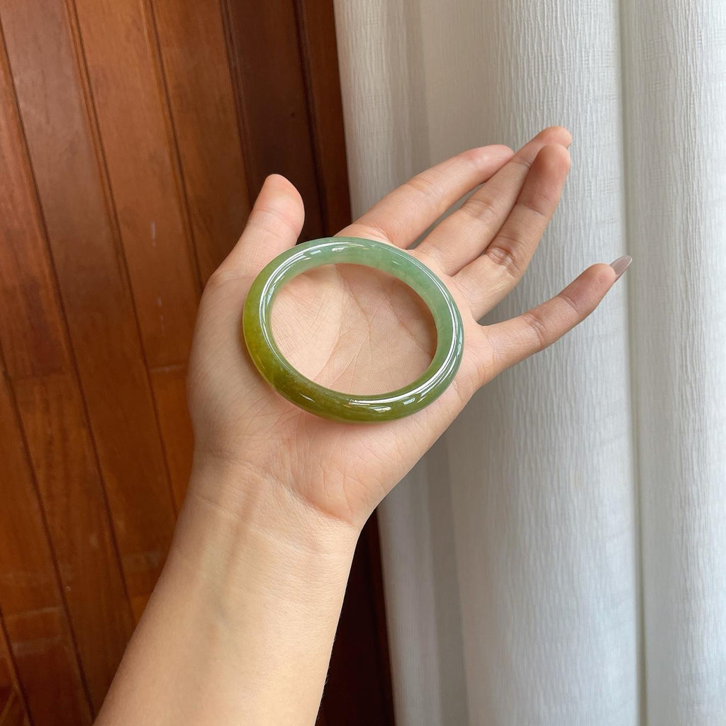 糯冰湖水绿带黄翡翠圆条手镯（52mm）（yc312924）