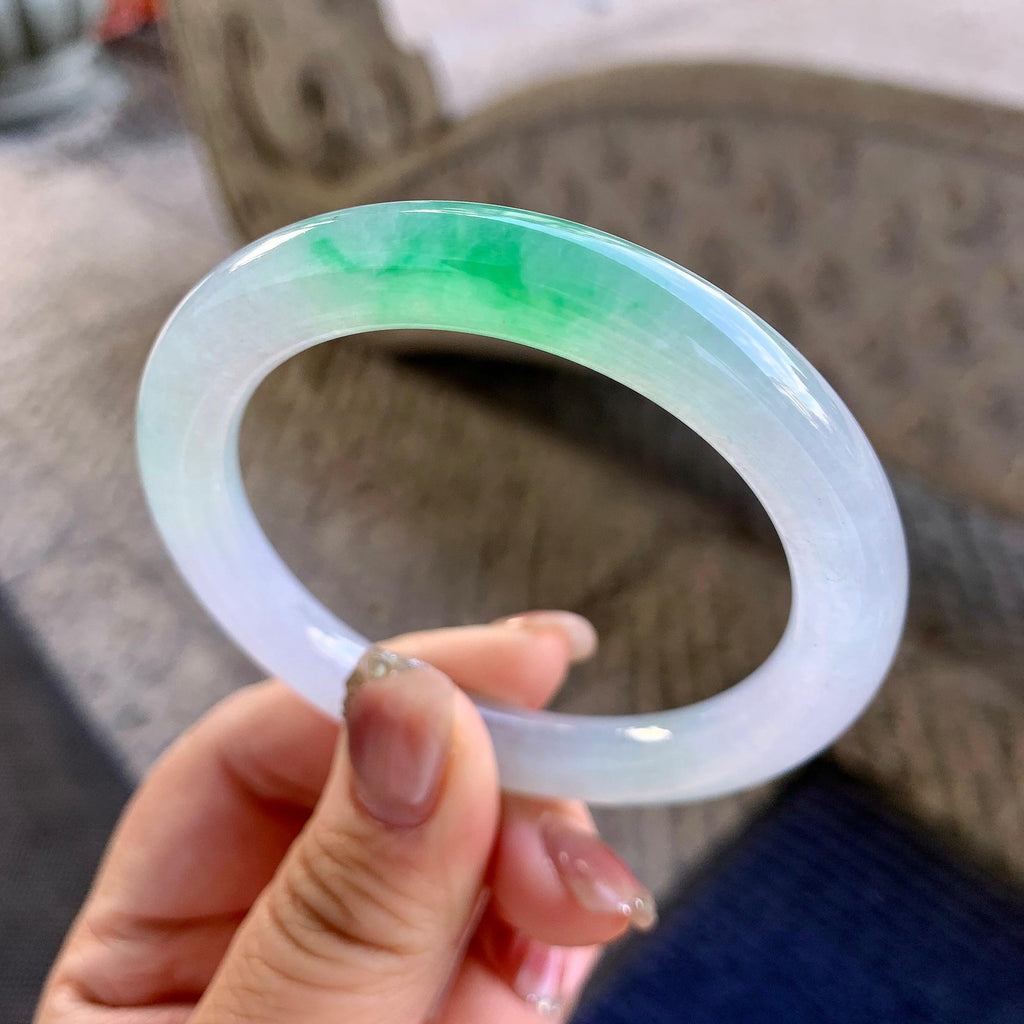 糯冰种淡紫底飘绿圆条手镯（53.4mm）（yc290113）