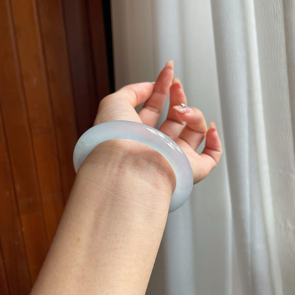 冰种淡底色圆条翡翠手镯（52mm）（yc203190）