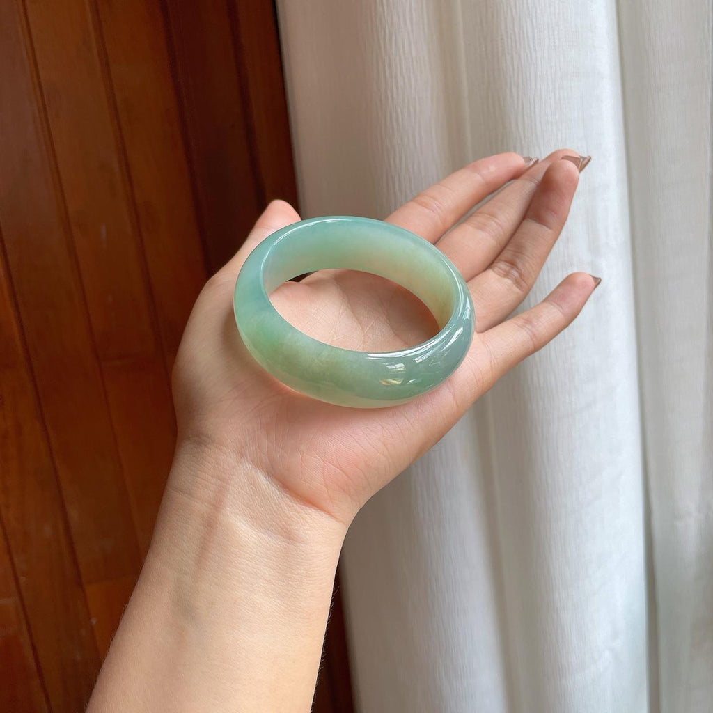 糯冰晴底宽版翡翠平安镯（56mm）（yc373874）