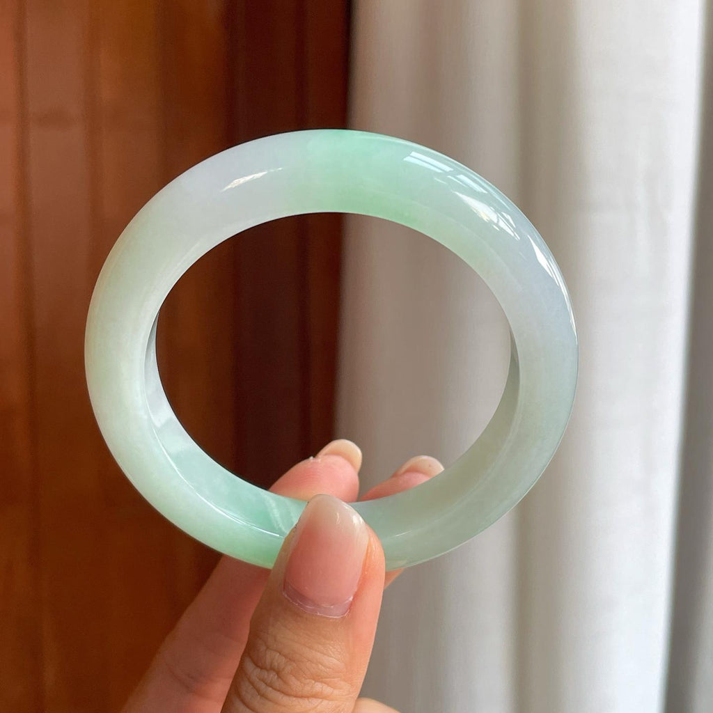 糯冰飘绿翡翠平安镯（55.8mm）（yc411302）