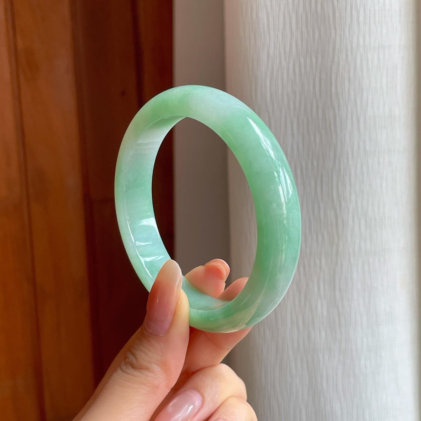 糯冰晴底翡翠平安镯（55.7mm)（yc360255）