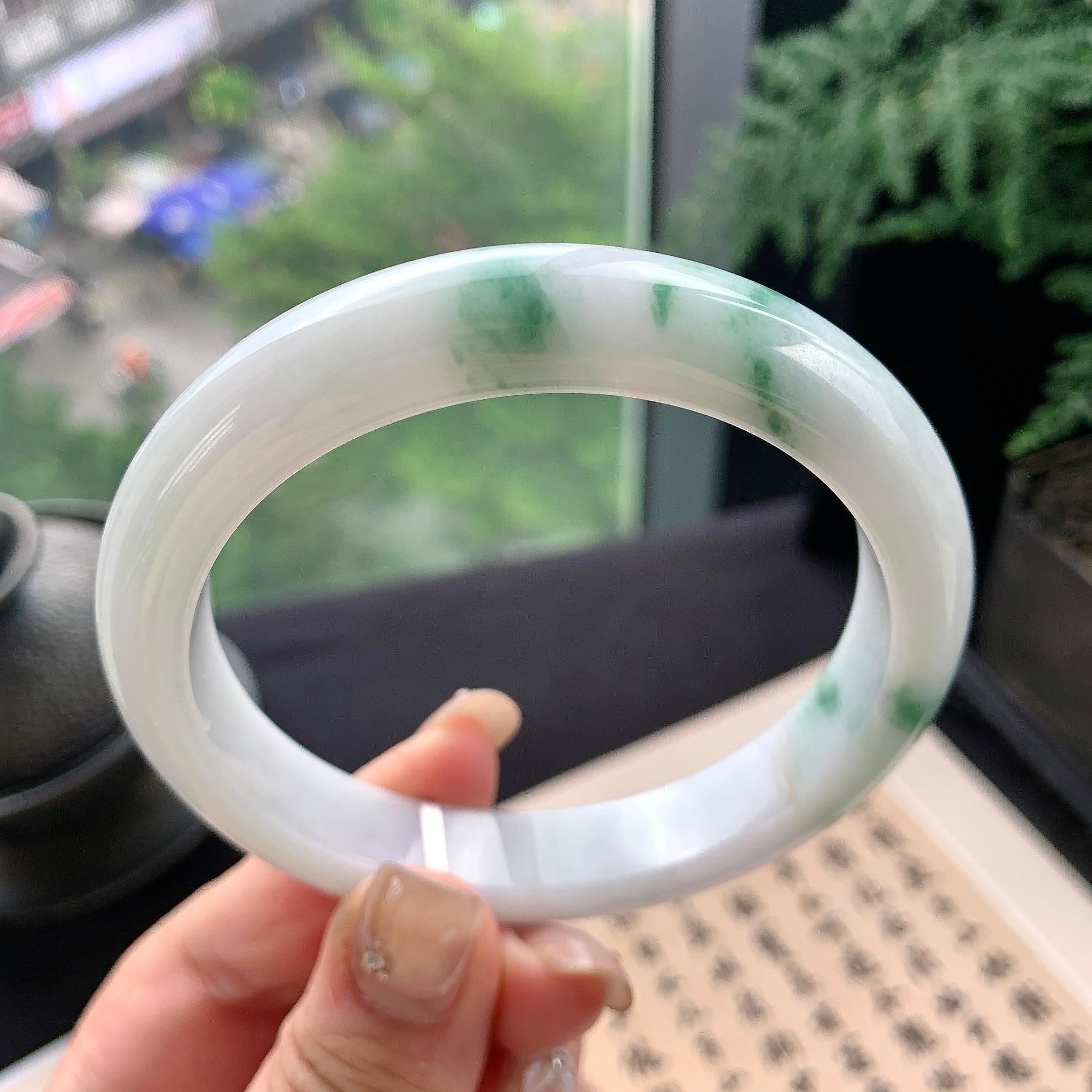 大圈口 细糯种飘绿花正圈平安镯 61.3圈口 天然缅甸A货翡翠（yc477605）