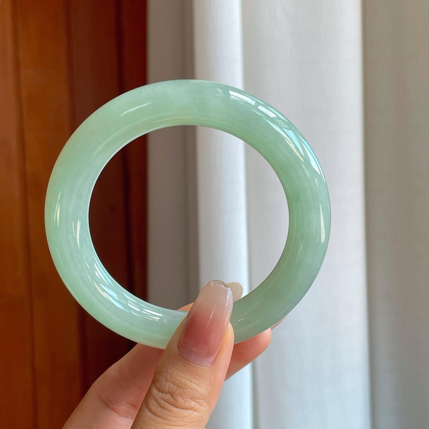 糯冰晴底翡翠圆条手镯（58mm）（yc274438）