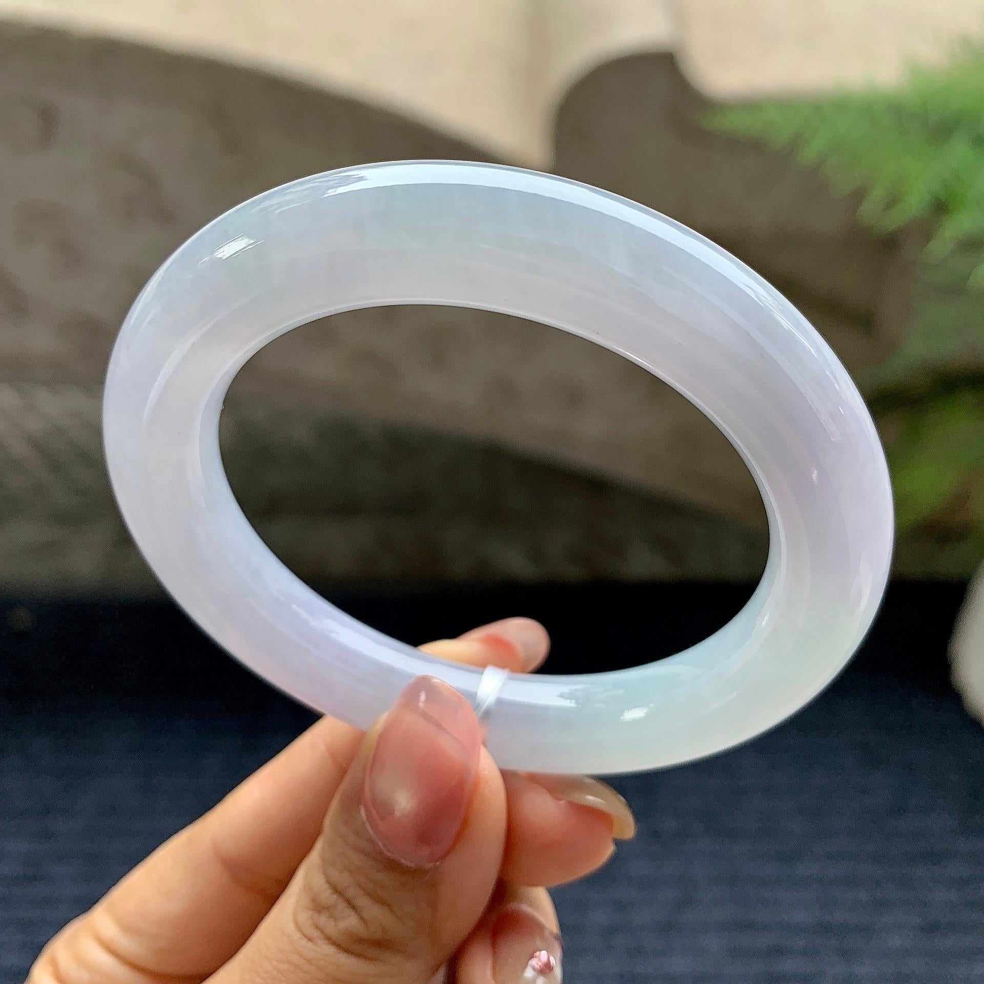 糯冰种淡春彩圆条手镯（53.4mm）（yc281536）