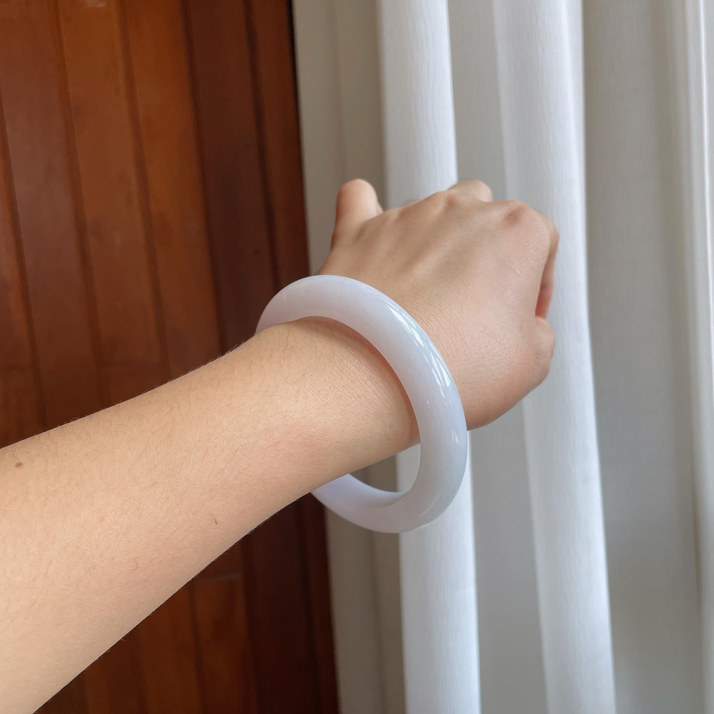 细糯冰淡春底翡翠平安镯（60mm）（yc274570）