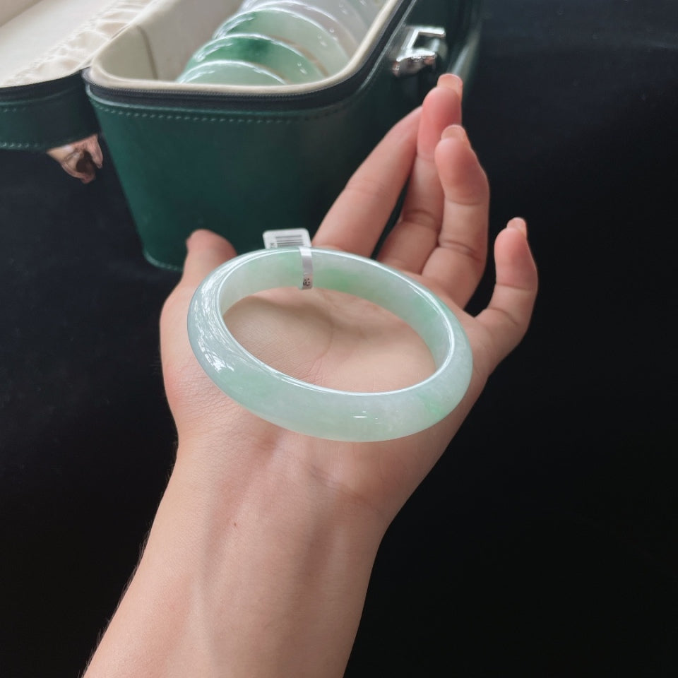 糯种带色正圈翡翠手镯（59.6mm）（yc019481）