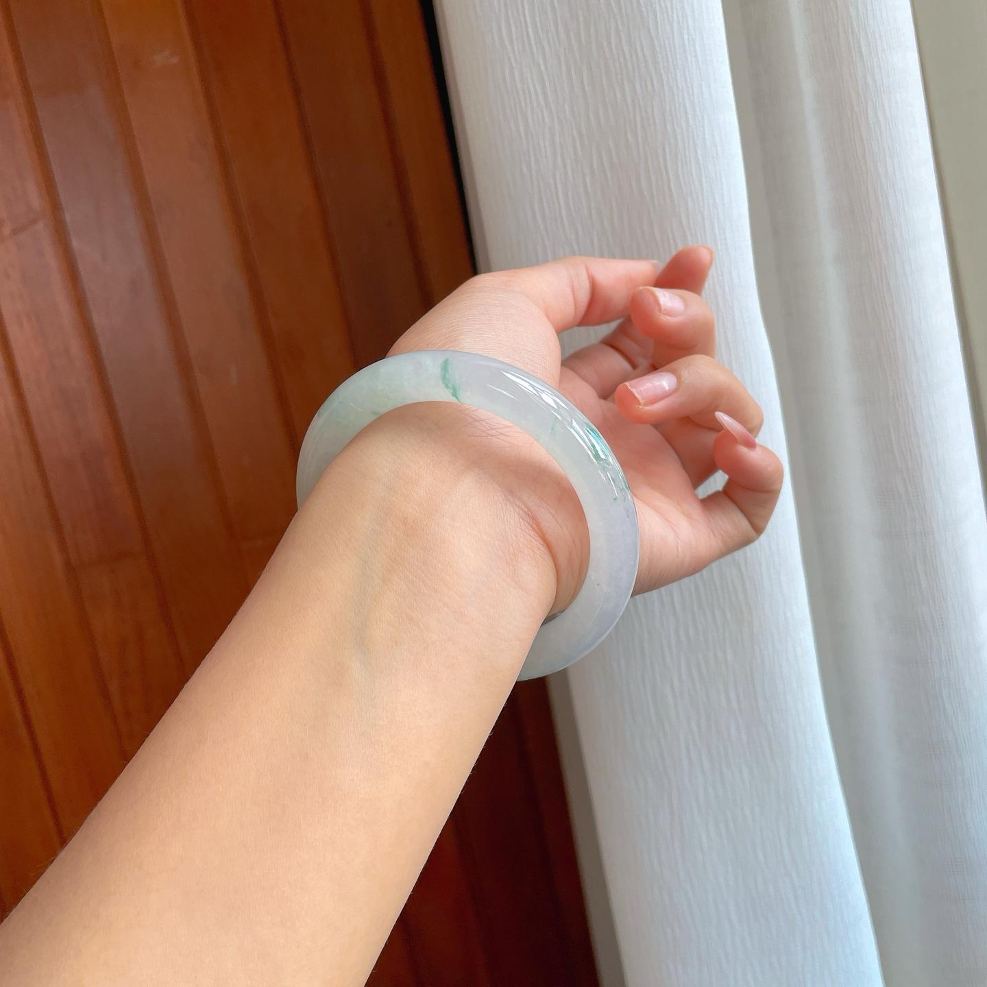 冰种飘花翡翠圆条手镯（59mm)（yc310957）