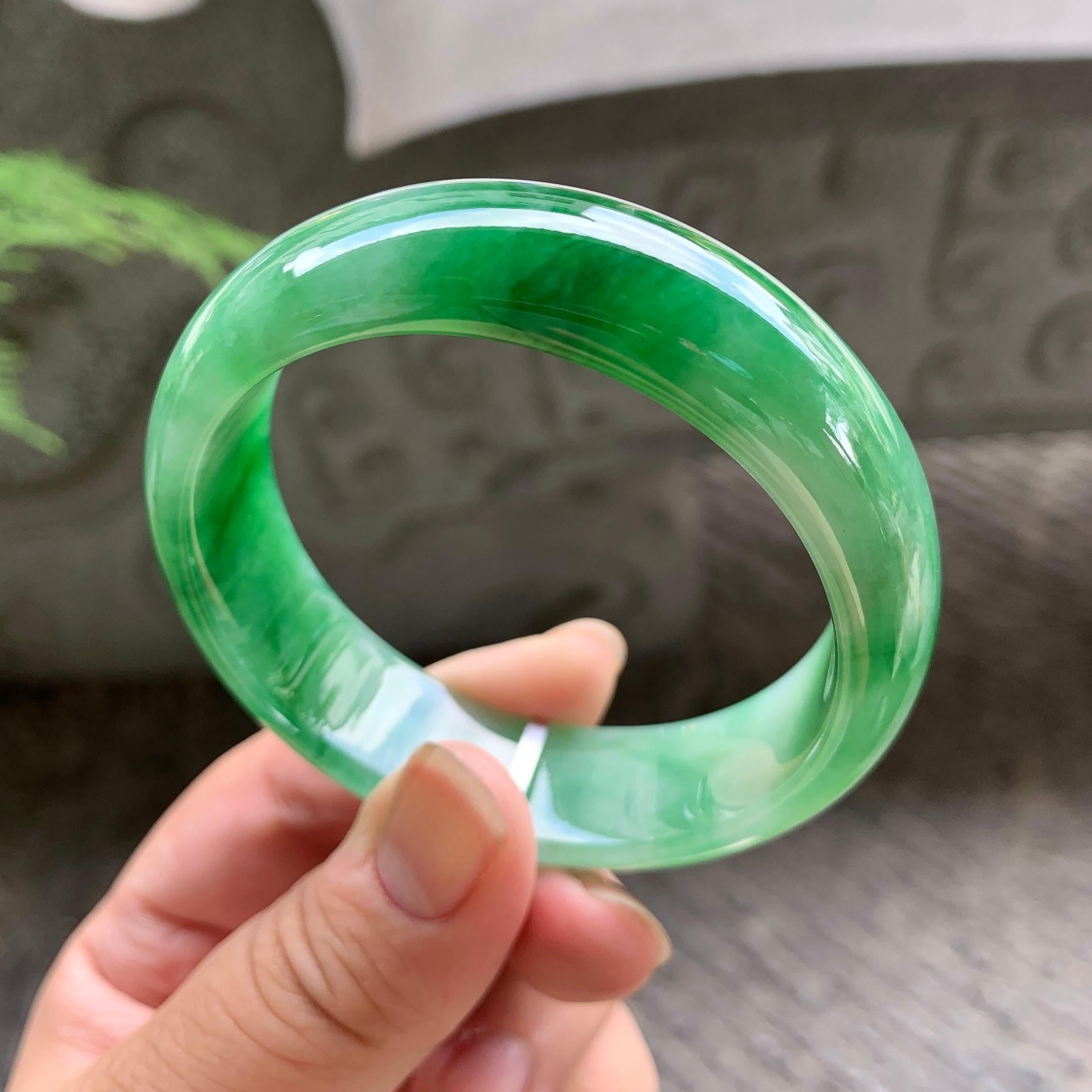 细糯种飘绿宽版轮胎手镯（55.3mm）（yc195347）