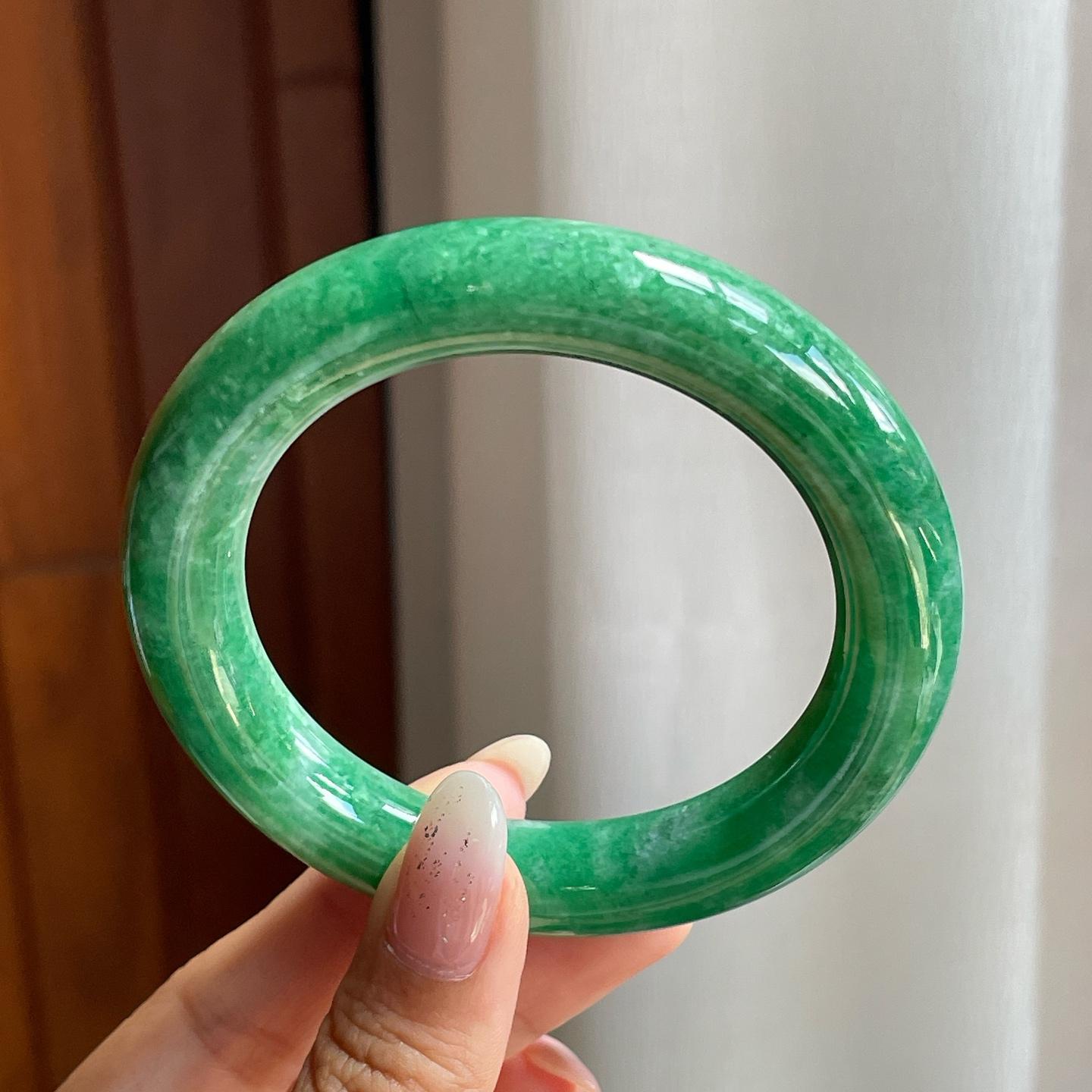 细糯种满绿翡翠圆条手镯（55mm）