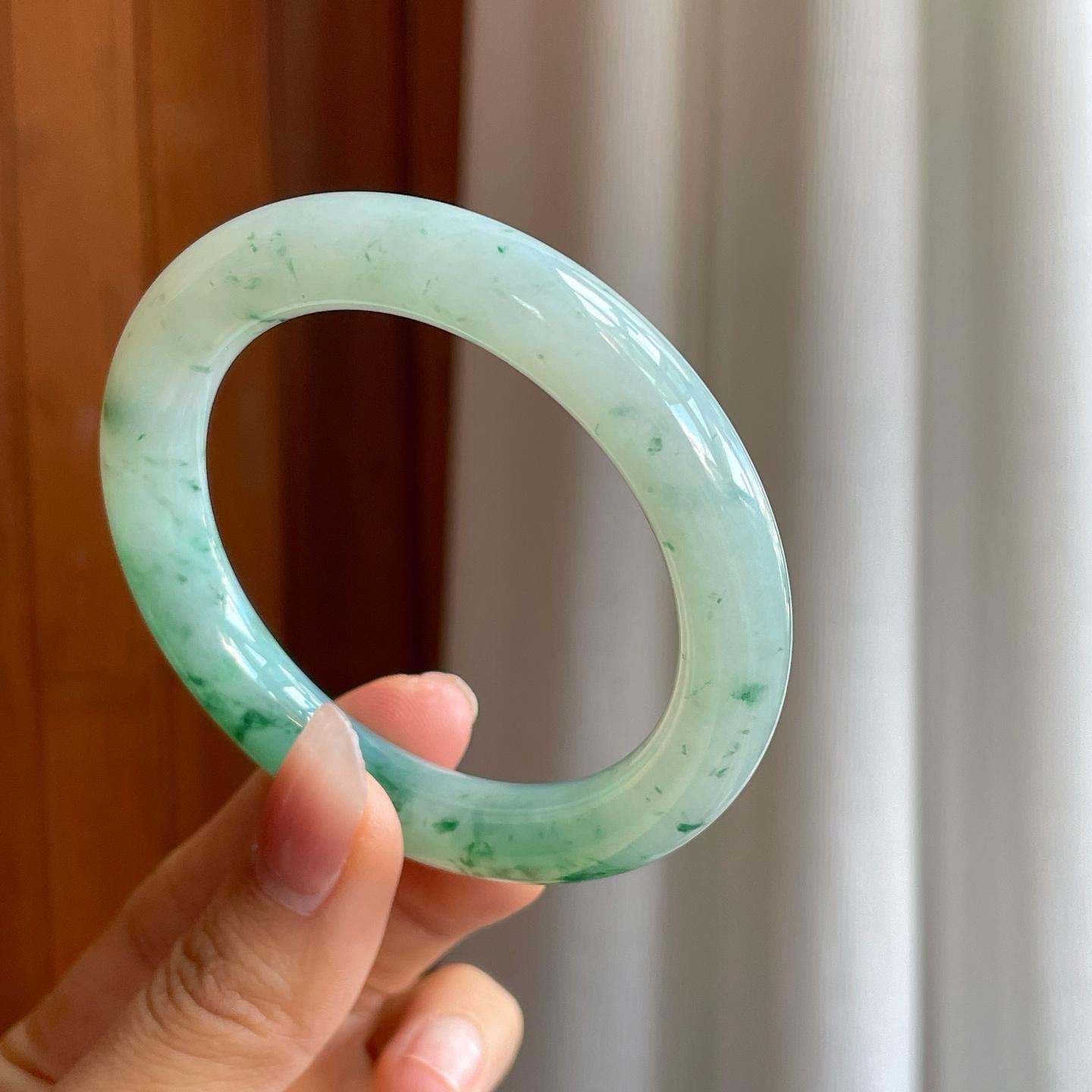 糯冰飘花翡翠圆条手镯（53.6mm）（yc312966）