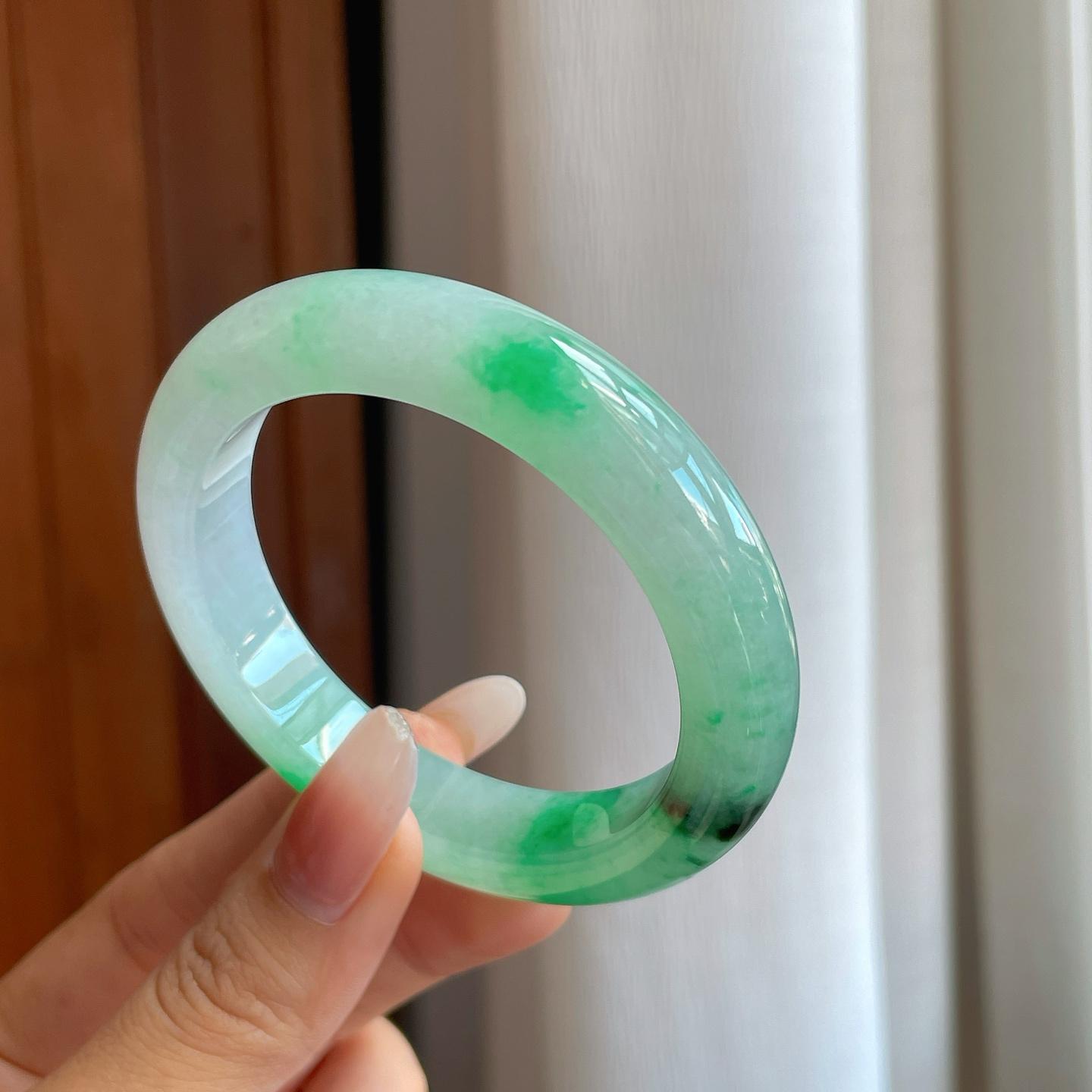 糯冰乌鸡花带色特色翡翠平安镯（54mm）（yc267502）