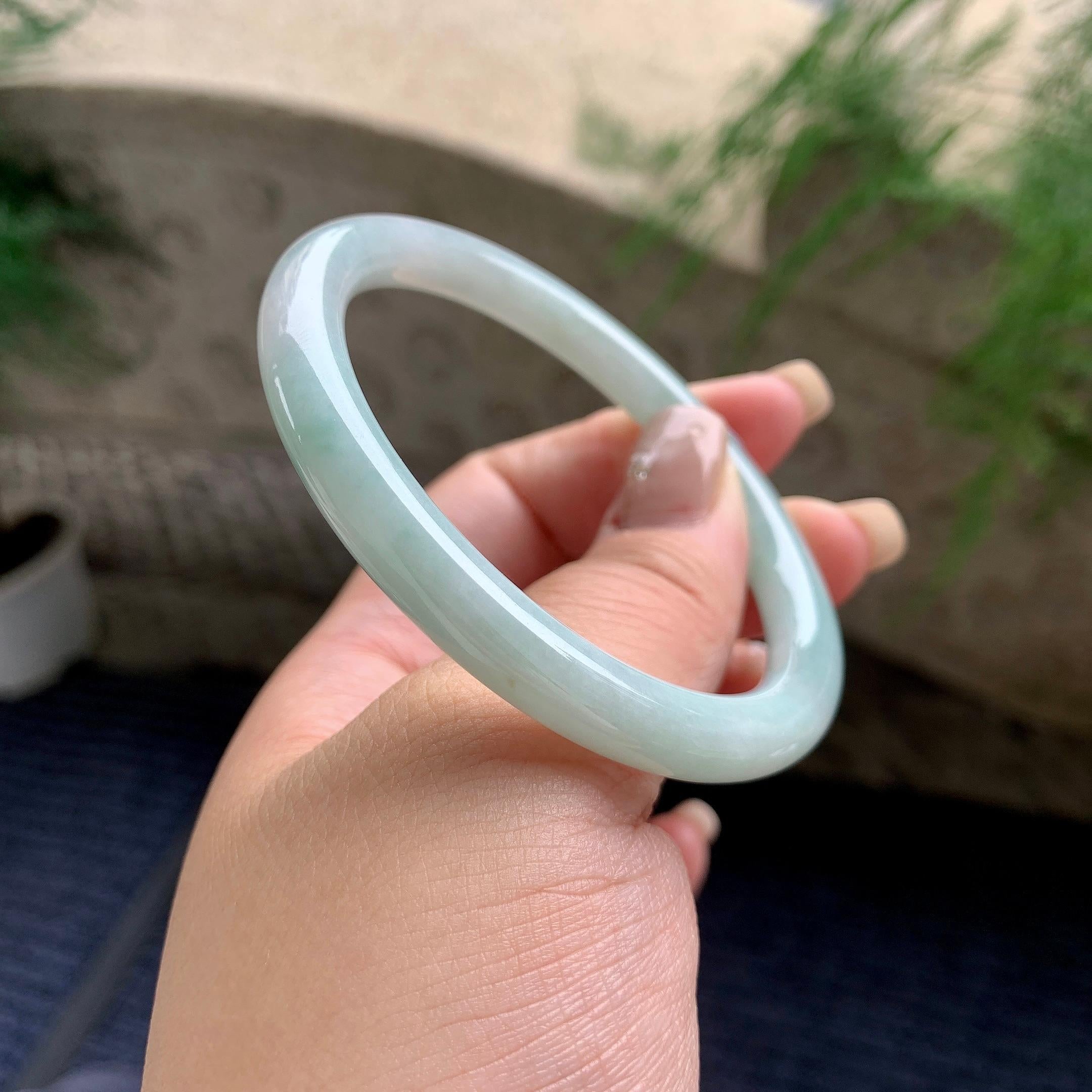 细糯种淡晴底圆条手镯 57圈口 天然缅甸A货翡翠（yc460742）
