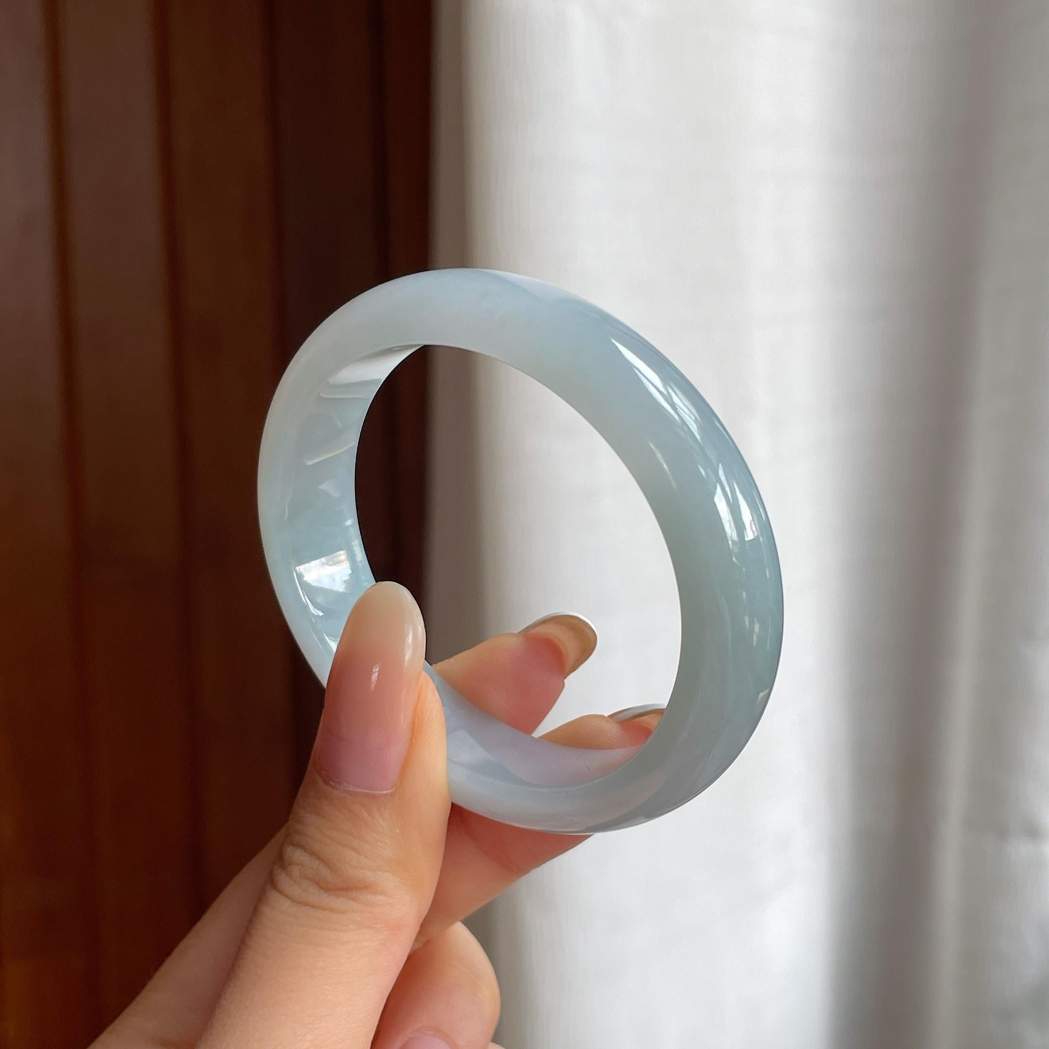 糯冰蓝晴翡翠贵妃镯（53.7mm)（yc424281）