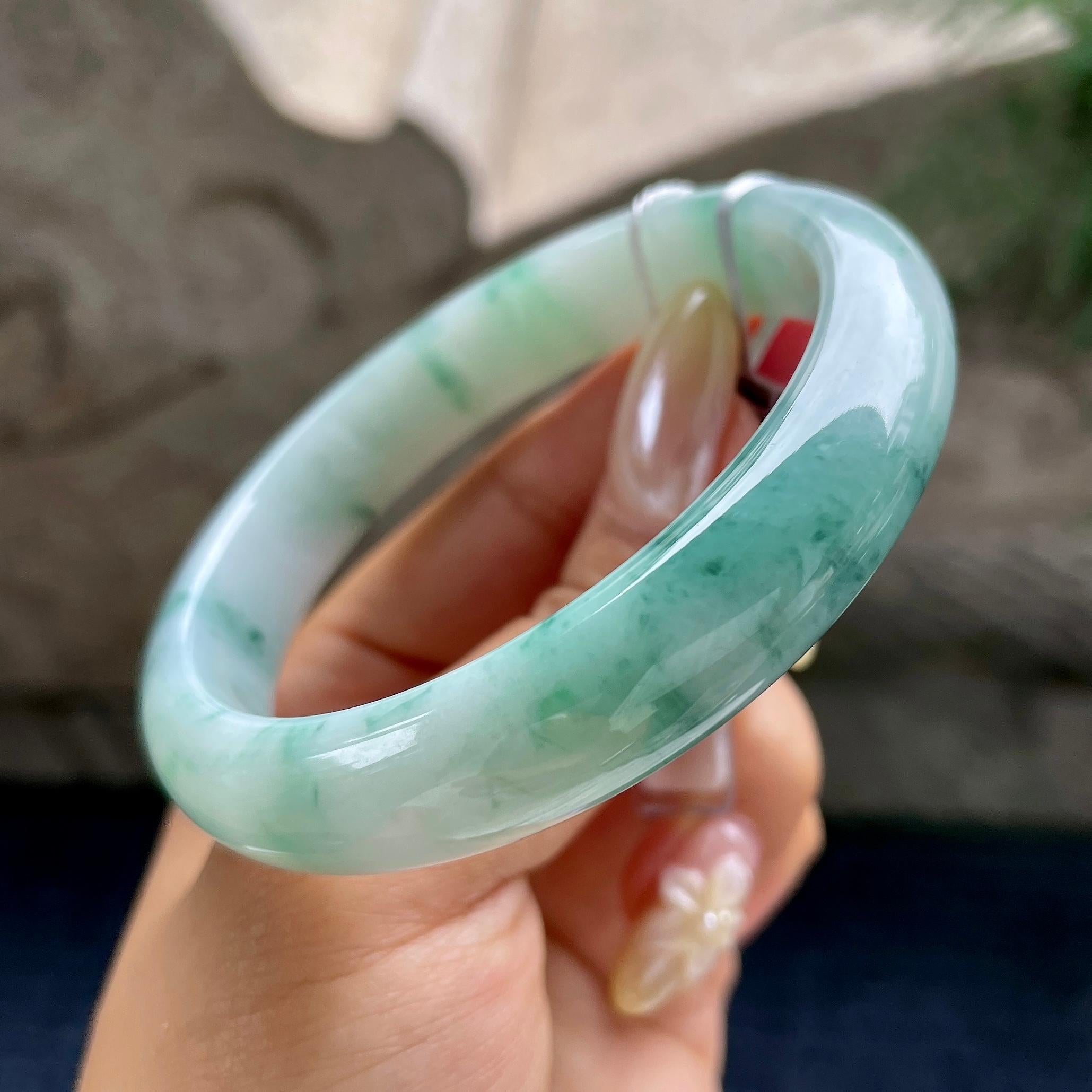 大圈口         细糯种飘花正圈平安镯58圈           天然缅甸A货翡翠（yc460685）