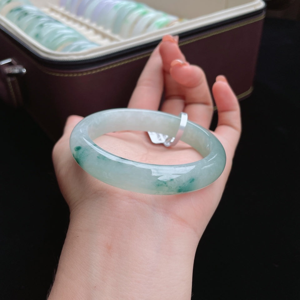 糯冰飘花正圈翡翠手镯（56mm）（yc017399）