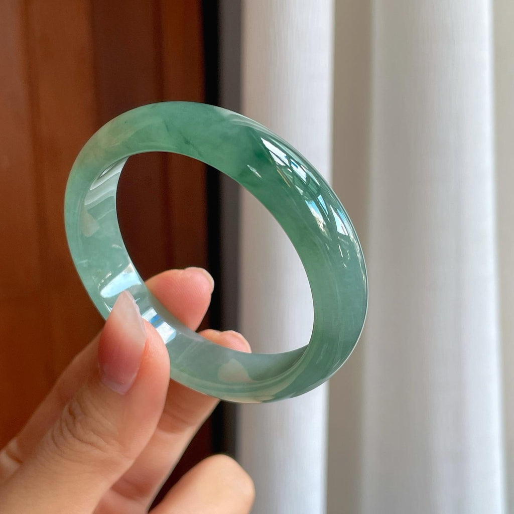 糯冰湖水绿飘花翡翠贵妃镯（54.8mm）（yc312892）