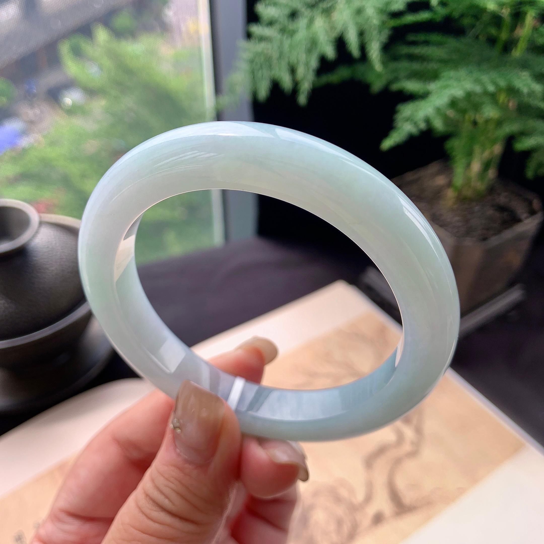 细糯种淡晴底贵妃手镯 52.6圈口 天然缅甸A货翡翠（yc477615）