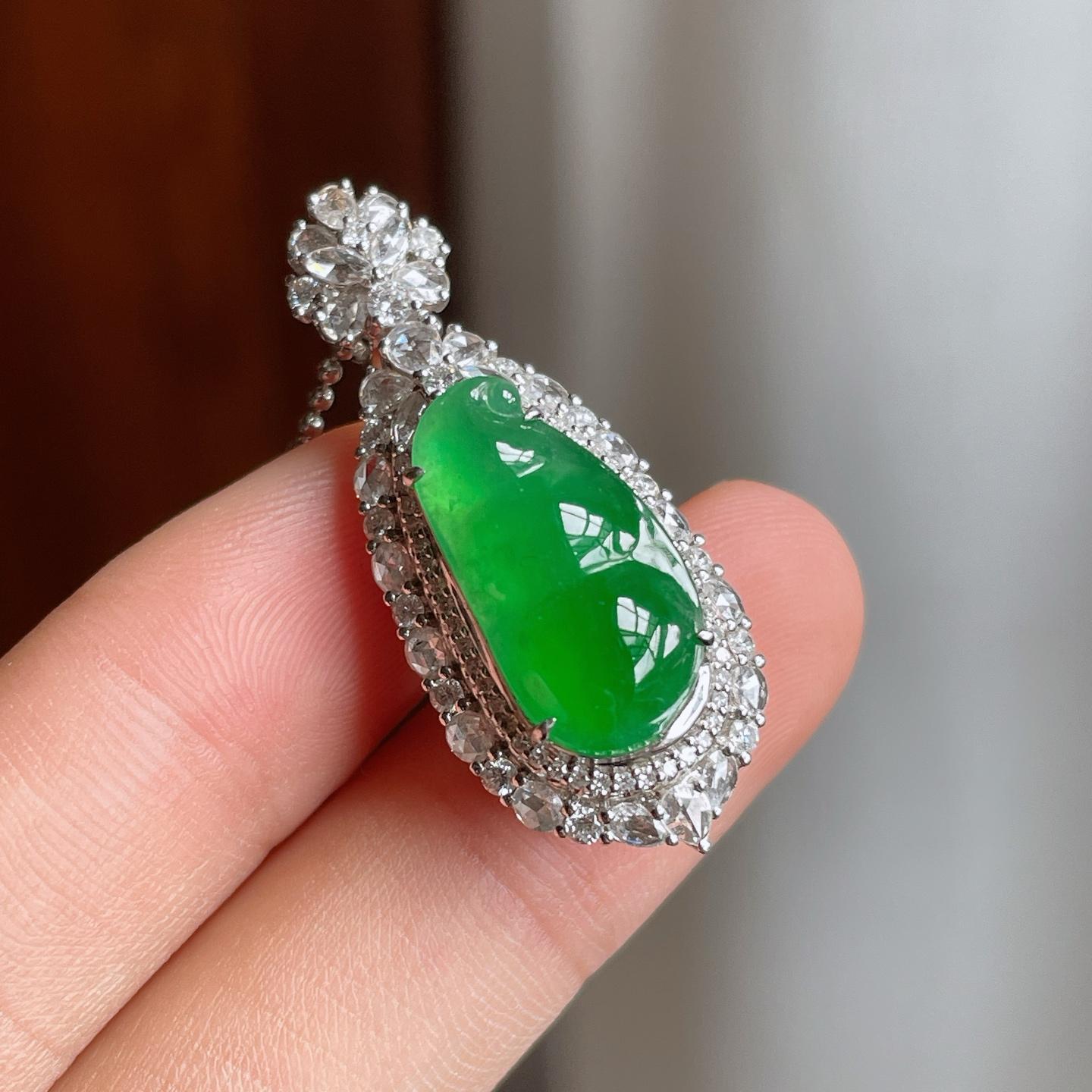 18k金镶冰种满绿翡翠豆子（yc250564）