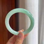 糯冰晴绿底翡翠圆条手镯（55mm）（yc404829）
