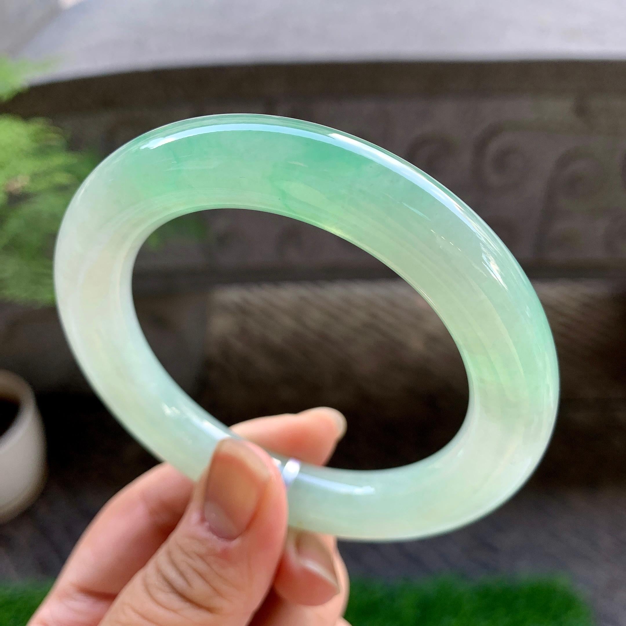 糯冰种晴底飘绿洒金圆条手镯（58mm）（yc223251）