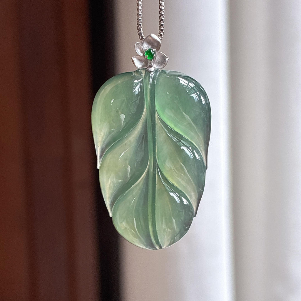 Lá cẩm thạch phỉ thúy tự nhiên Myanmar loại A màu xanh nước hồ băng chủng móc đầu vàng 18k