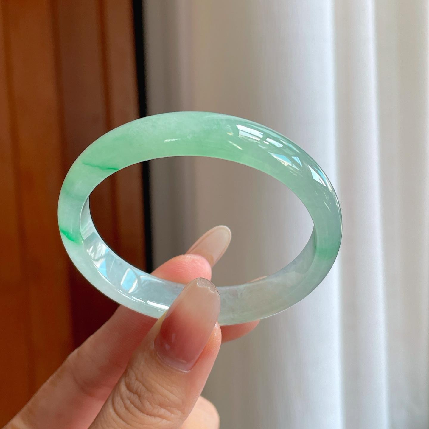 糯冰飘花翡翠贵妃镯（53.6mm）（yc270329）