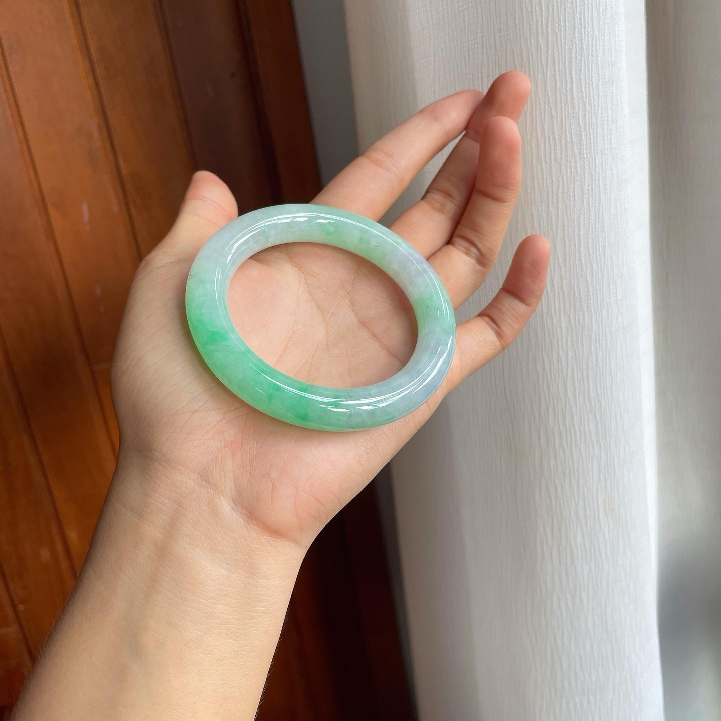 糯冰带色圆条翡翠手镯（54mm）（yc225097）