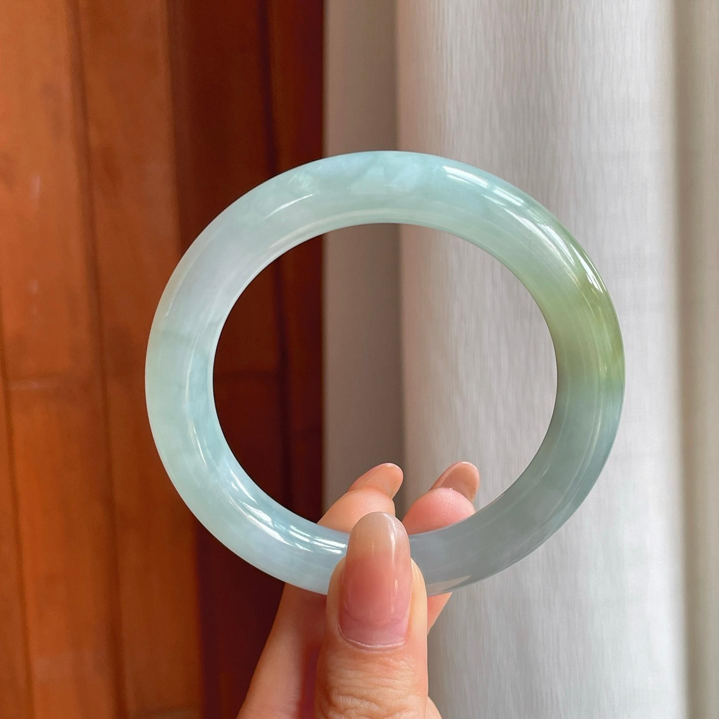 冰种飘黄翡翠圆条手镯（55mm)（yc360254）