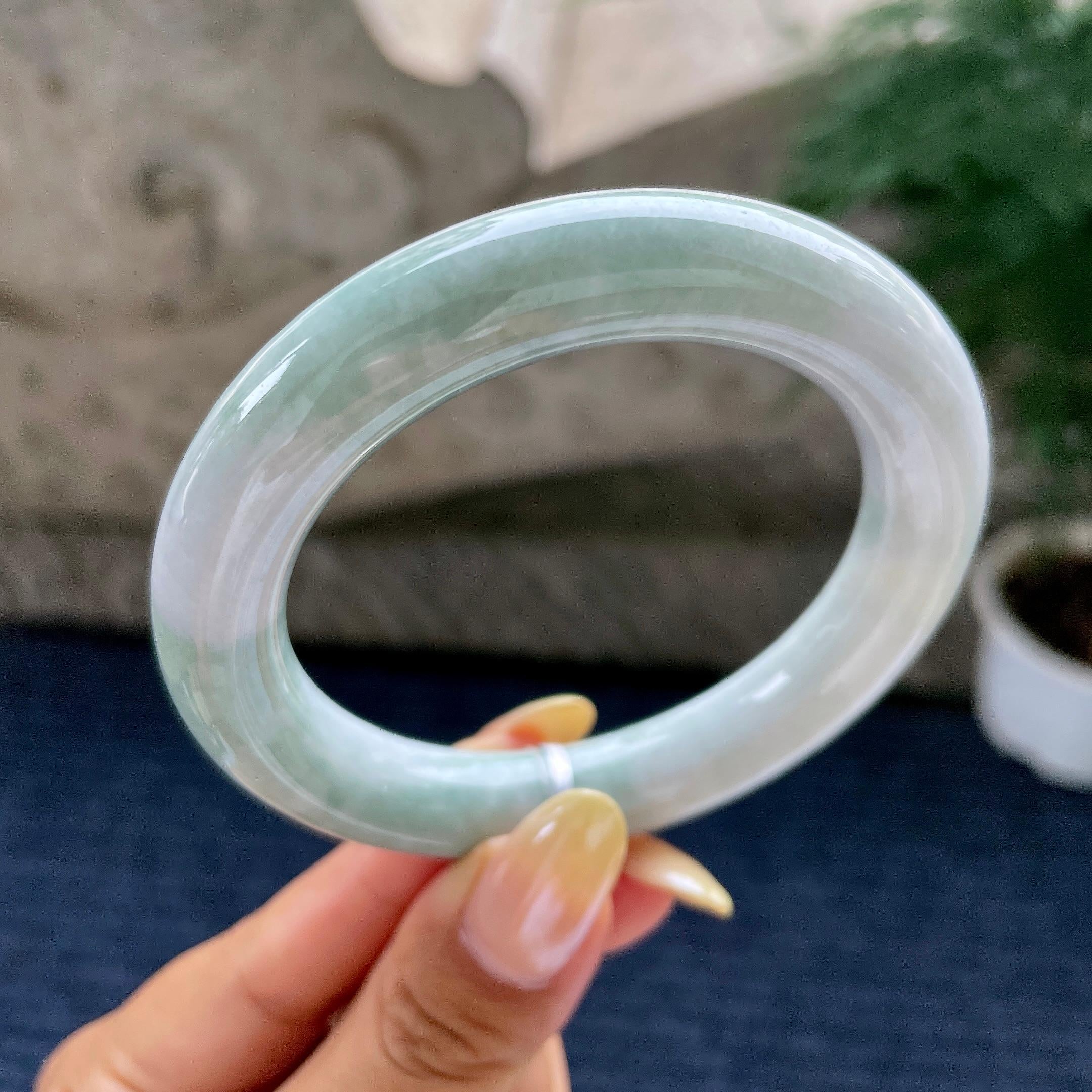 糯种带底色圆条手镯56.7圈 天然缅甸A货翡翠（yc481933）