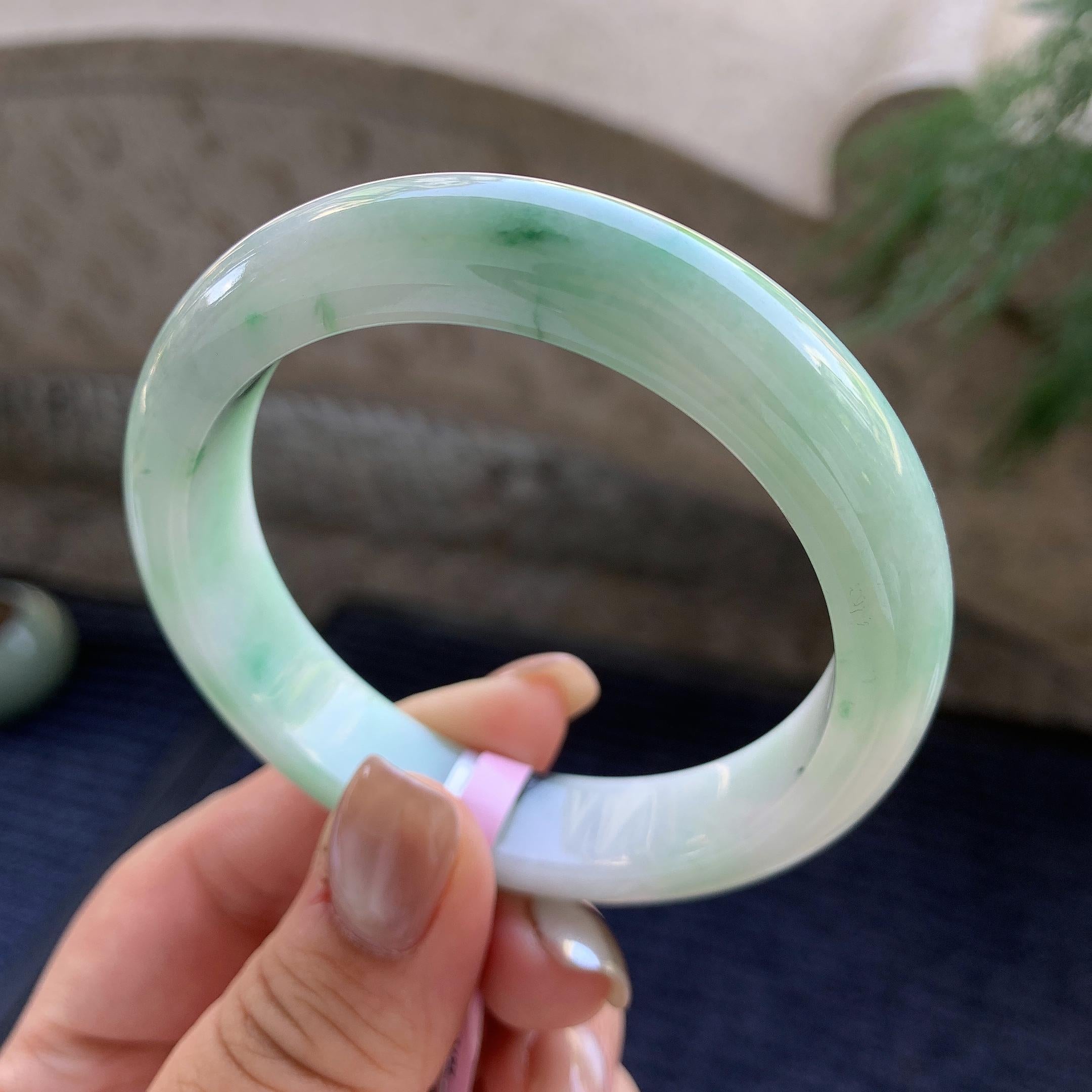 细糯种飘绿花正圈平安镯  55.8圈口  天然缅甸A货翡翠（yc425974）