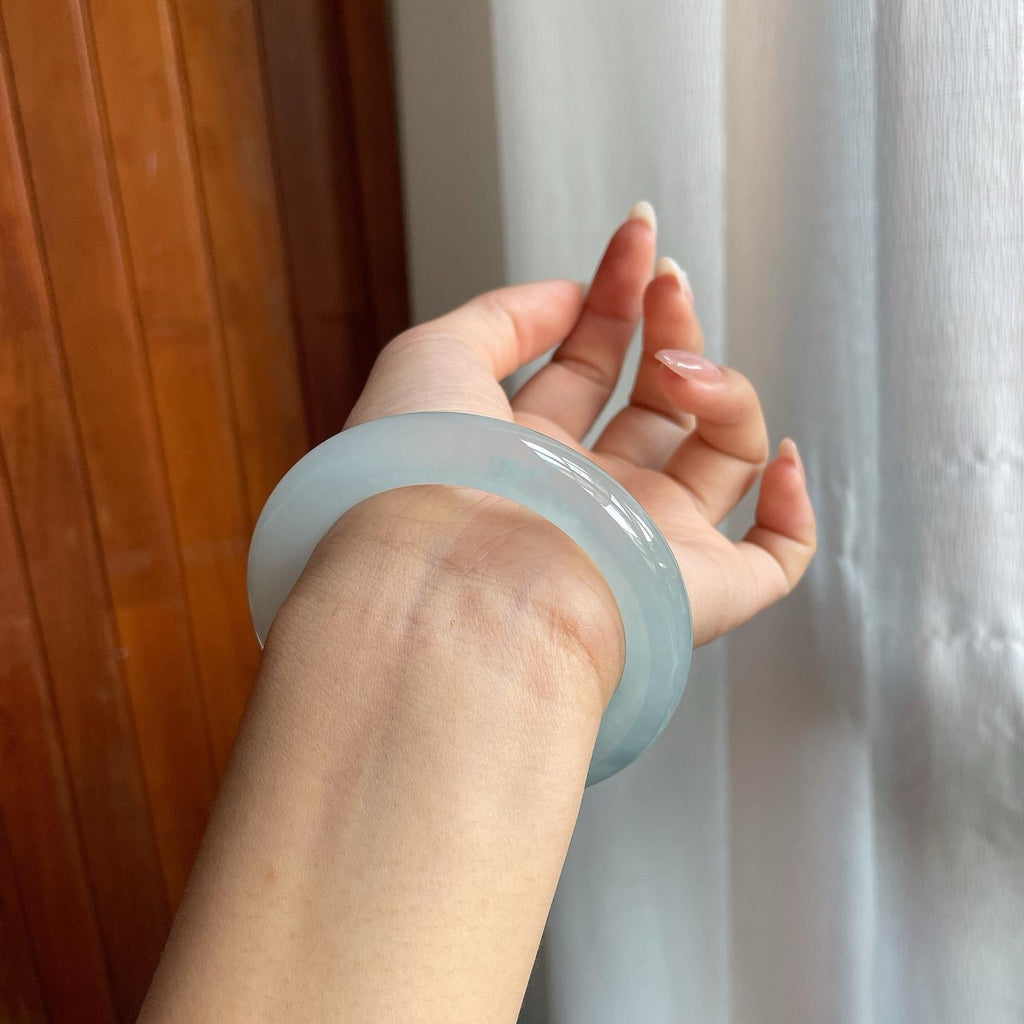 高冰种带底色翡翠圆条手镯（53mm）（yc204365）