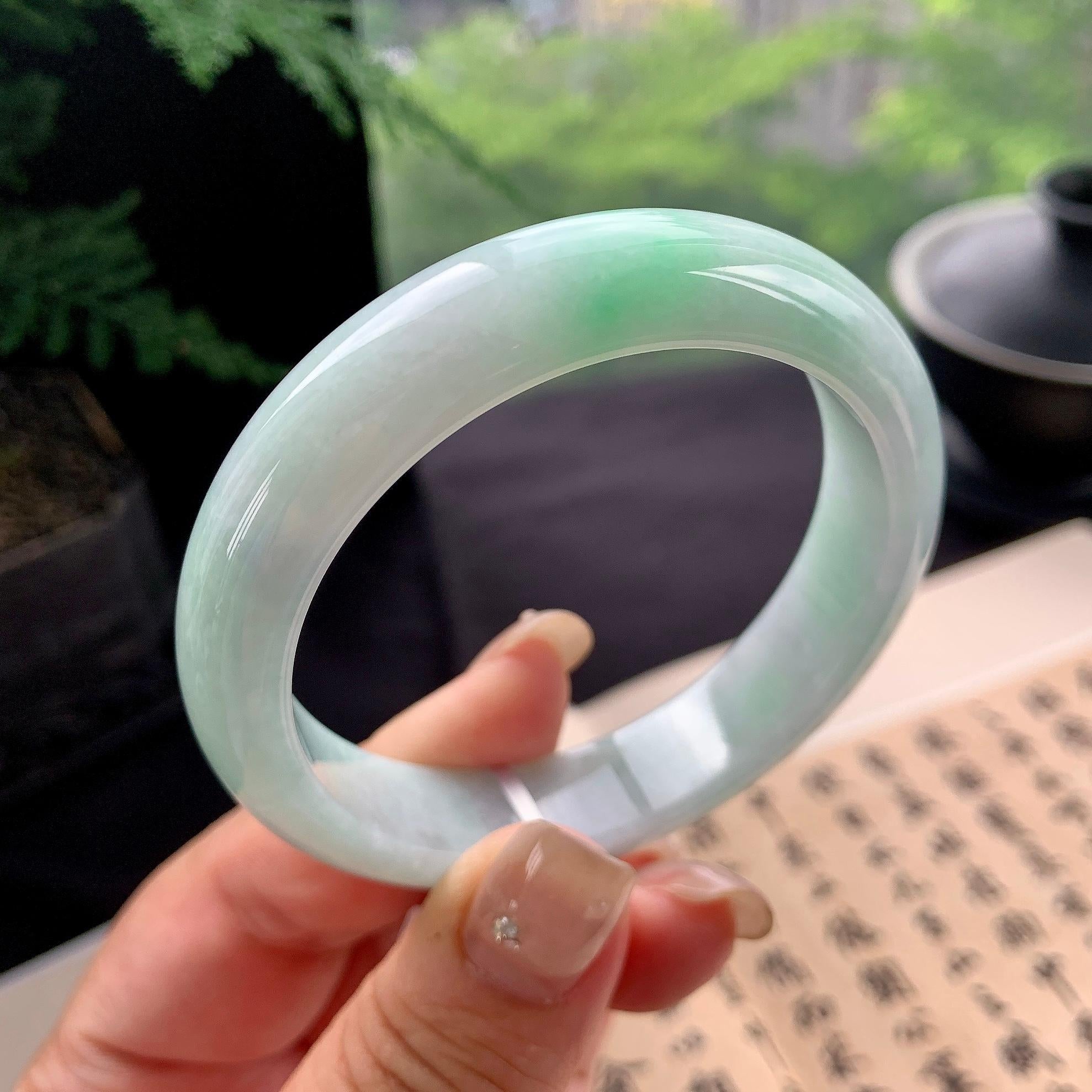 细糯种淡晴底飘绿正圈平安镯 54圈口 天然缅甸A货翡翠（yc473062）
